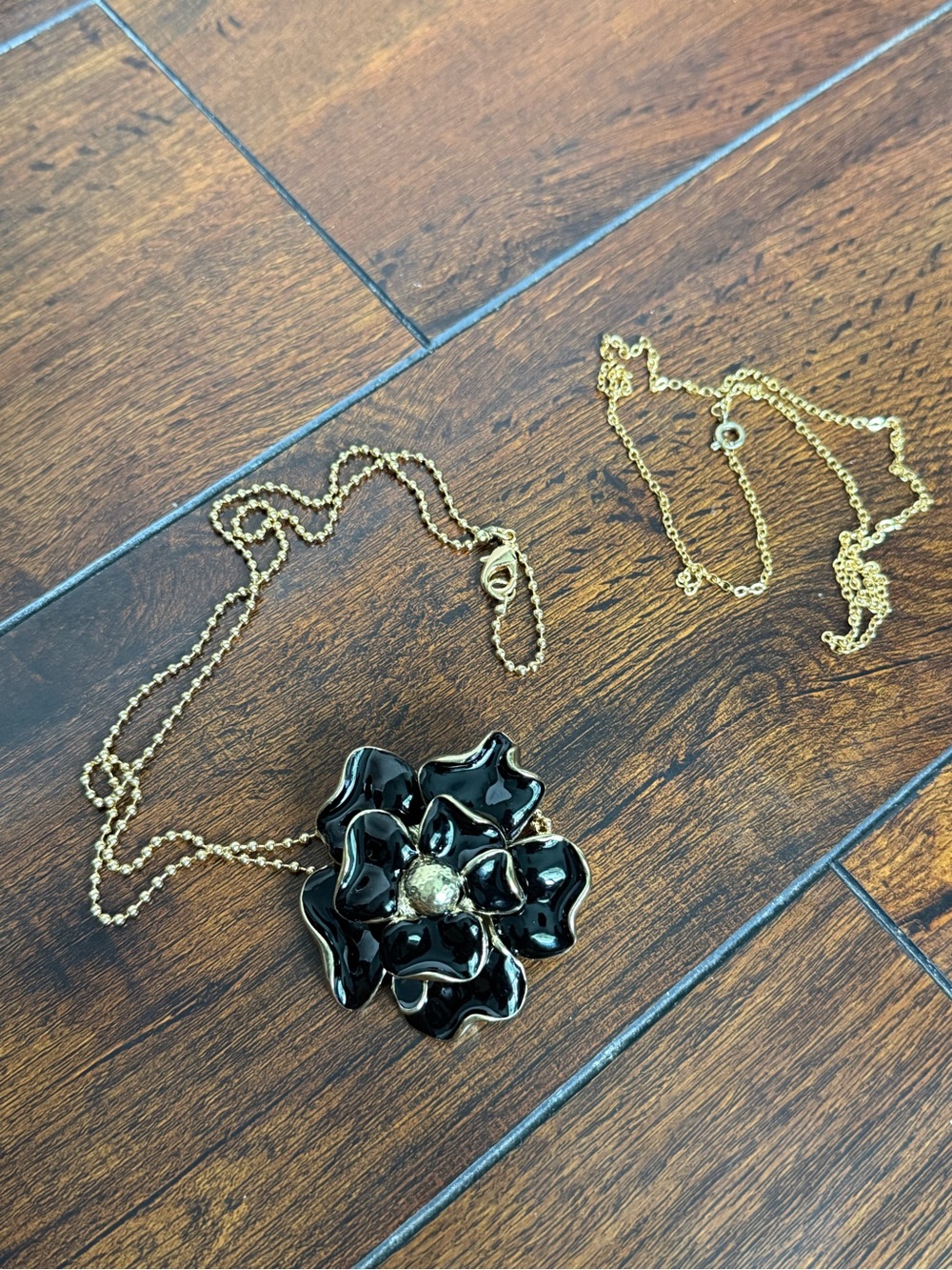 Premier Designs 2 in 1 Black Flower Brooch Pin And Pendant, plus 2 chains